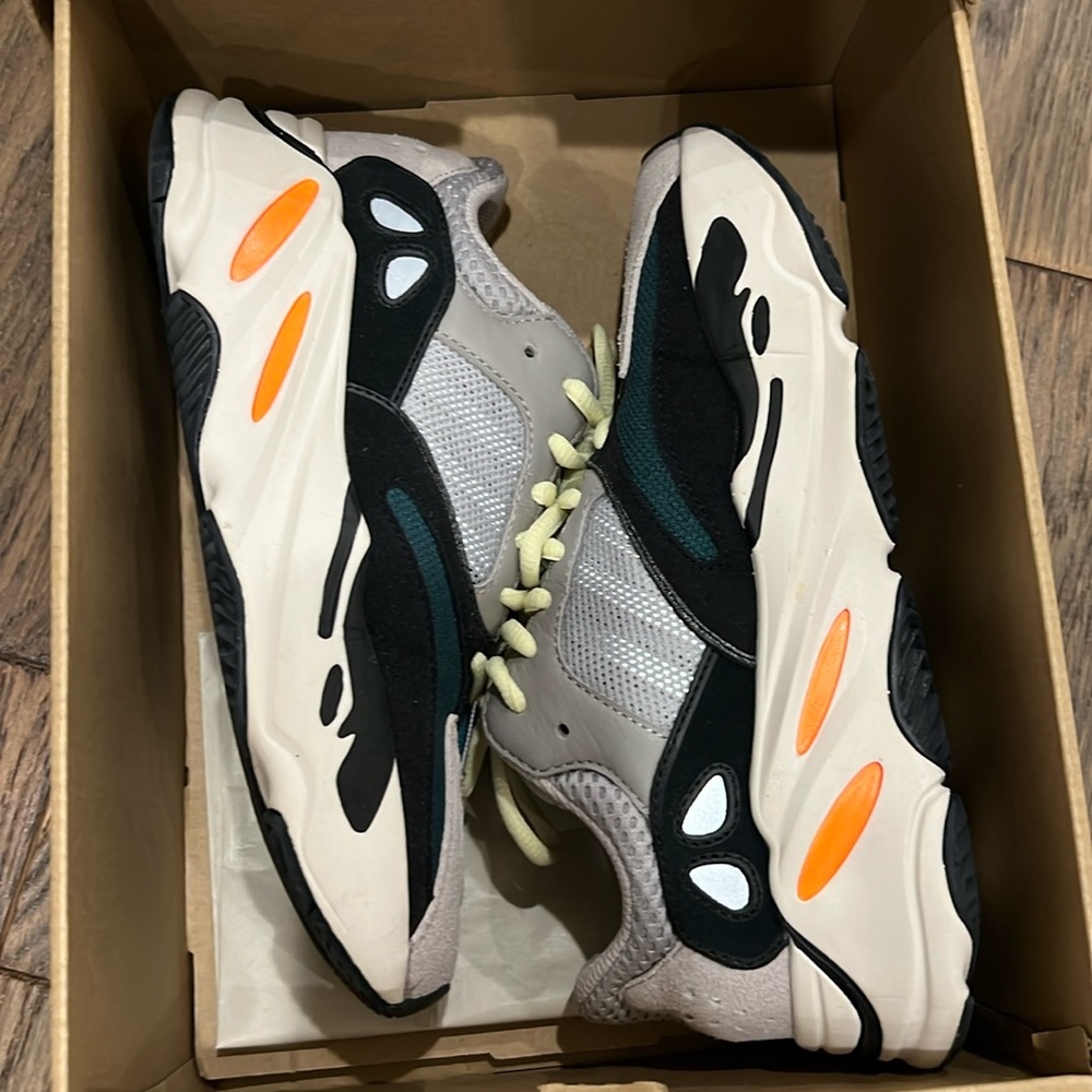 Yeezy boost 700